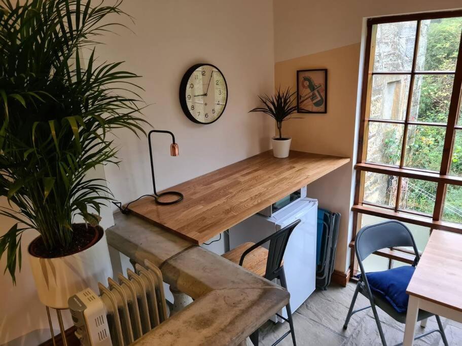 Beckside Cottage ロビン・フッズ・ベイ エクステリア 写真