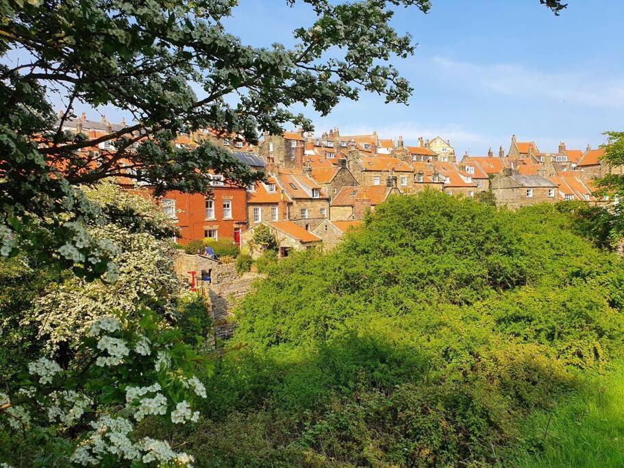 Beckside Cottage ロビン・フッズ・ベイ エクステリア 写真